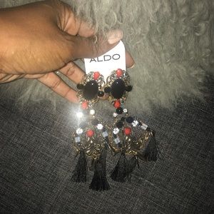 *NWT* Beautiful Chandelier Pierced Earrings